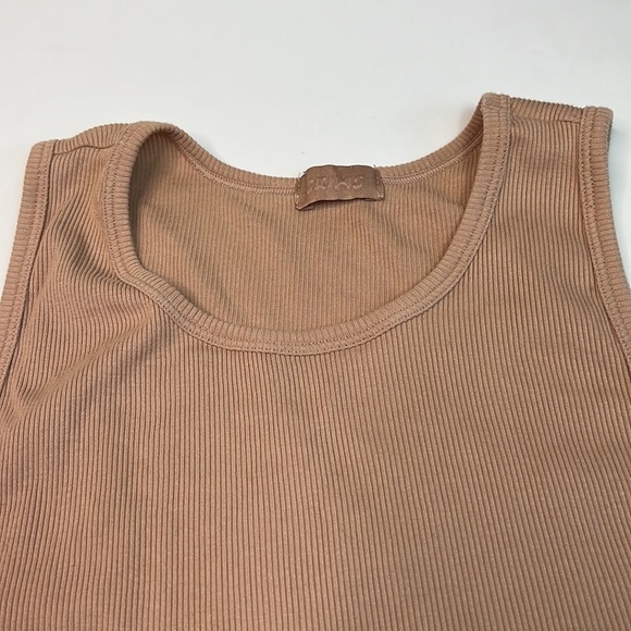 SKIMS Boyfriend Cotton Blend Ribbed Tank Size Small - Picture 8 of 9